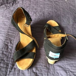Toms wedges